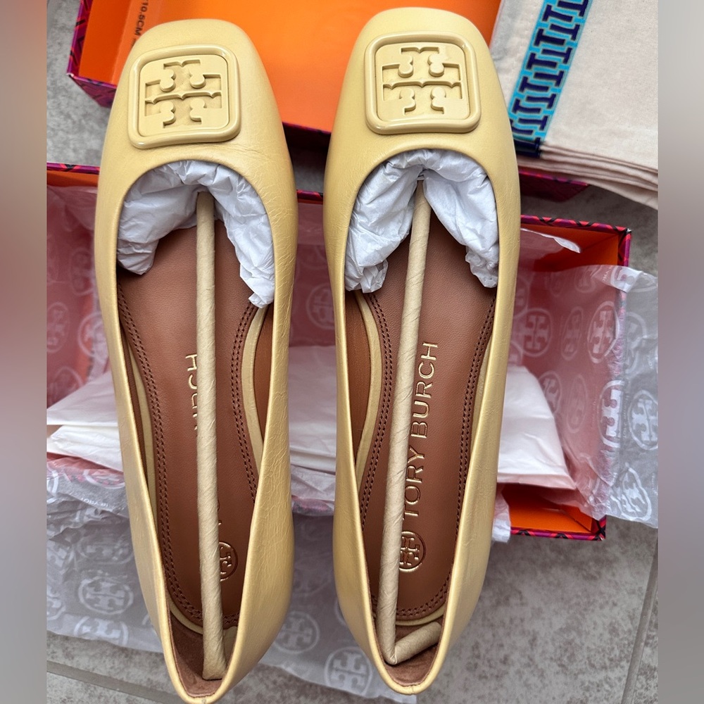 NIB New In Box Tory Burch GEORGIA BALLET
WRINKLE CALF LEATHER Flats - size 8.5
